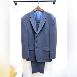 Oscar de la Renta classic gray wool blend Suit.Blue iridescent lining. LIKE NEW!